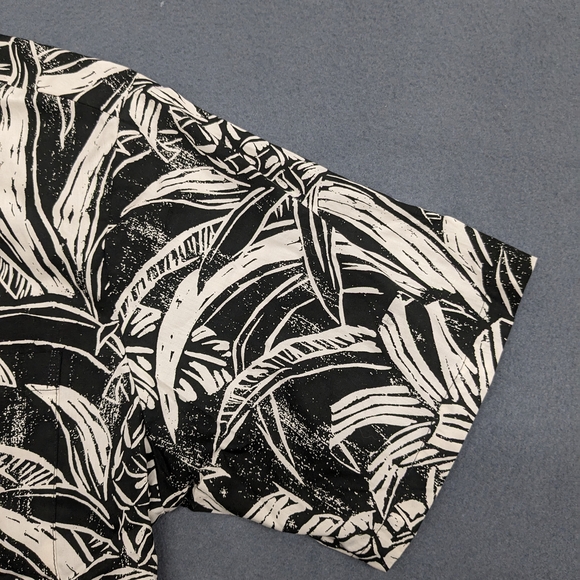 Y Not Hawaii Hawaiian Shirt Pineapple Print Black White Size Large - Picture 4 of 11